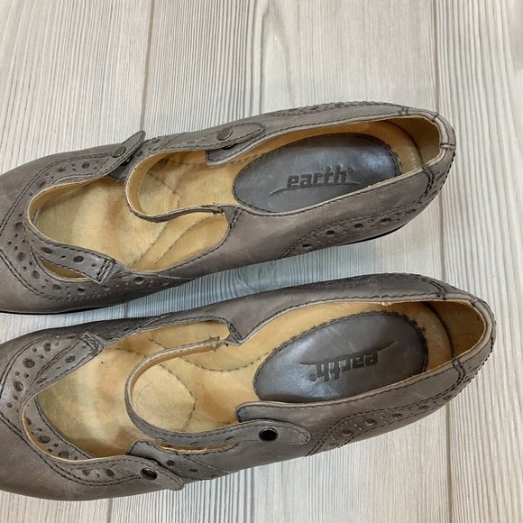Earth Primrose Gray Taupe Criss Cross Mary Janes Heels Pumps Women's size 9B - Picture 3 of 8